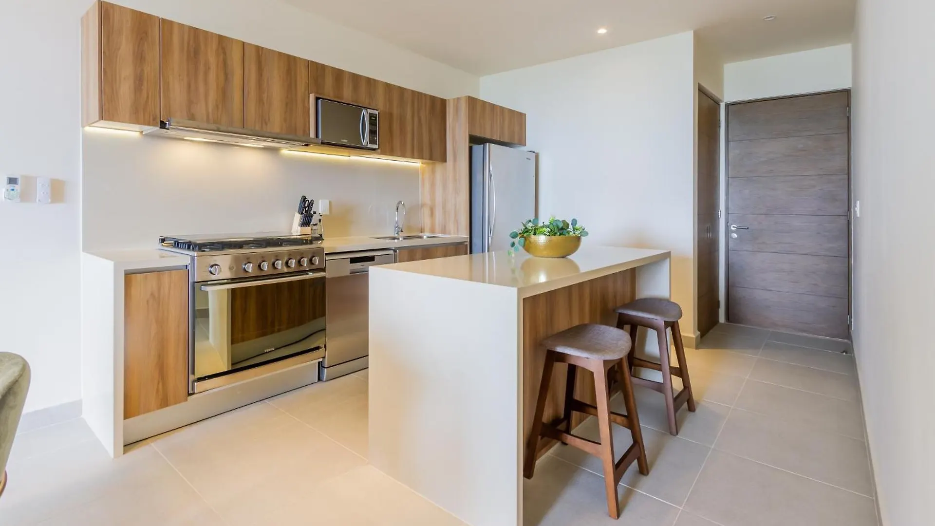 Santamar By Tao Beach Condos With Pool & Walk To Ocean أكومال شقة