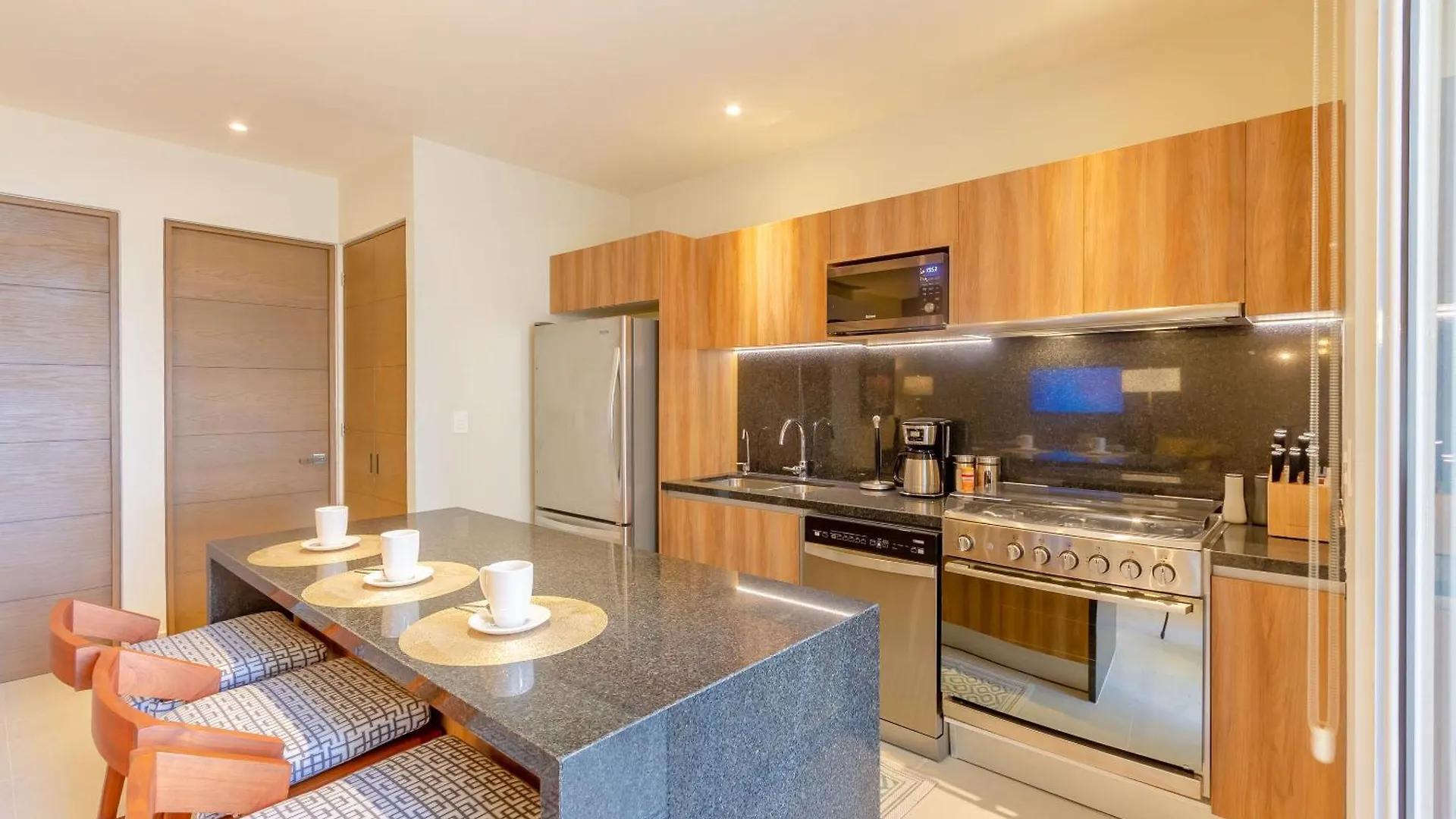Santamar By Tao Beach Condos With Pool & Walk To Ocean أكومال المكسيك