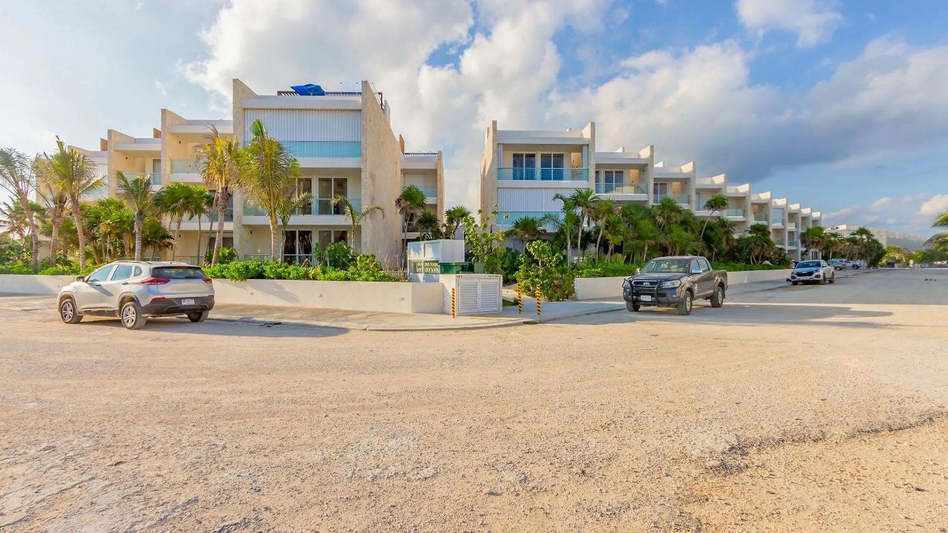 شقة Santamar By Tao Beach Condos With Pool & Walk To Ocean أكومال